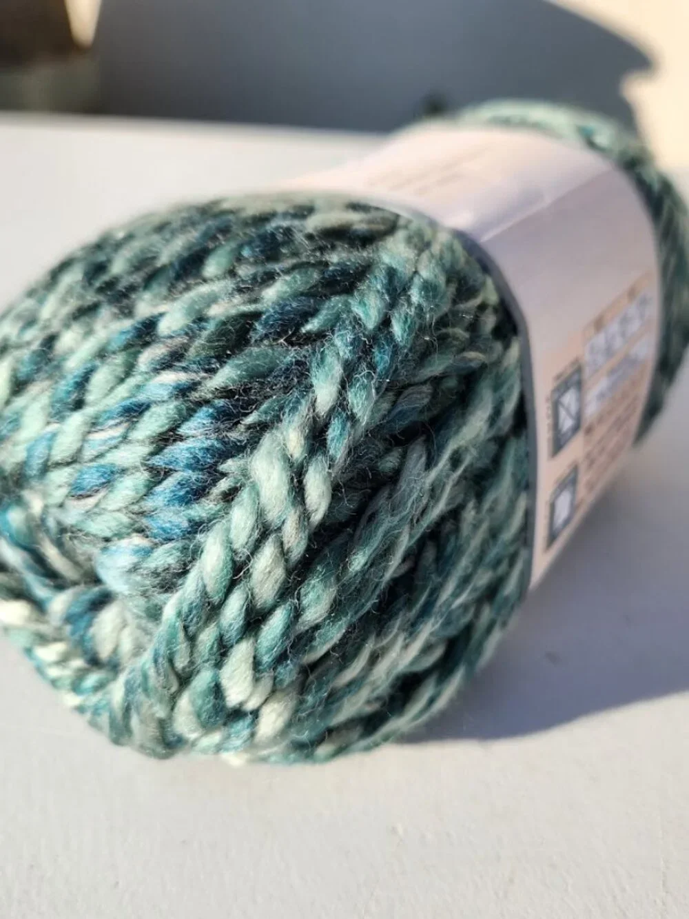 NEW Soft Yarn Bee Bulky Crocheting Knitting Soft Skein Green Meadow Dream 76 Yar